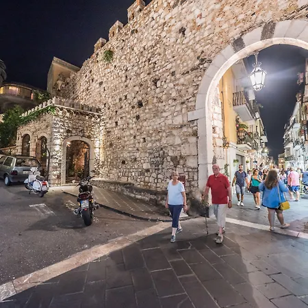 Medousa בית הארחה 4*